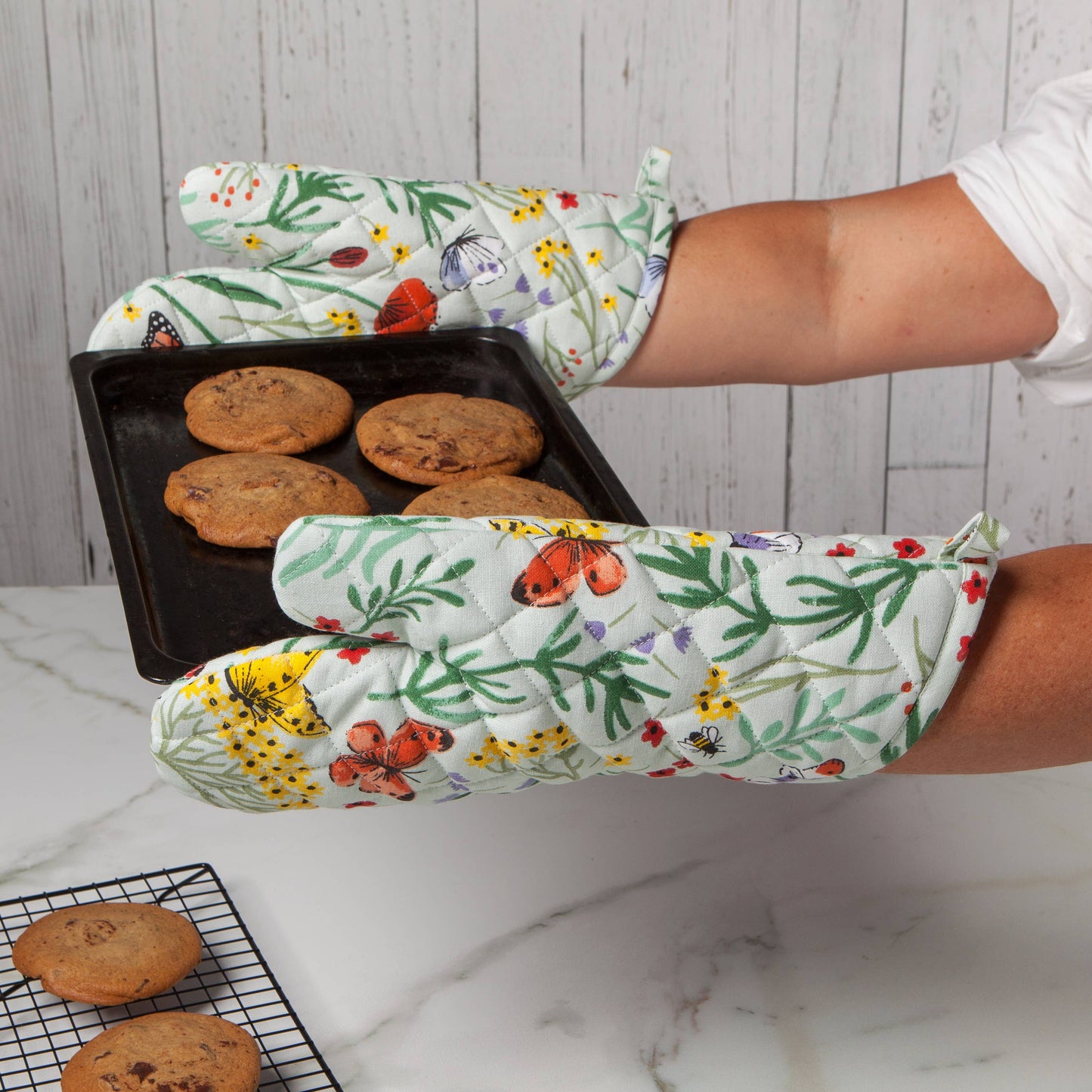 Morning Meadow Oven Mitt