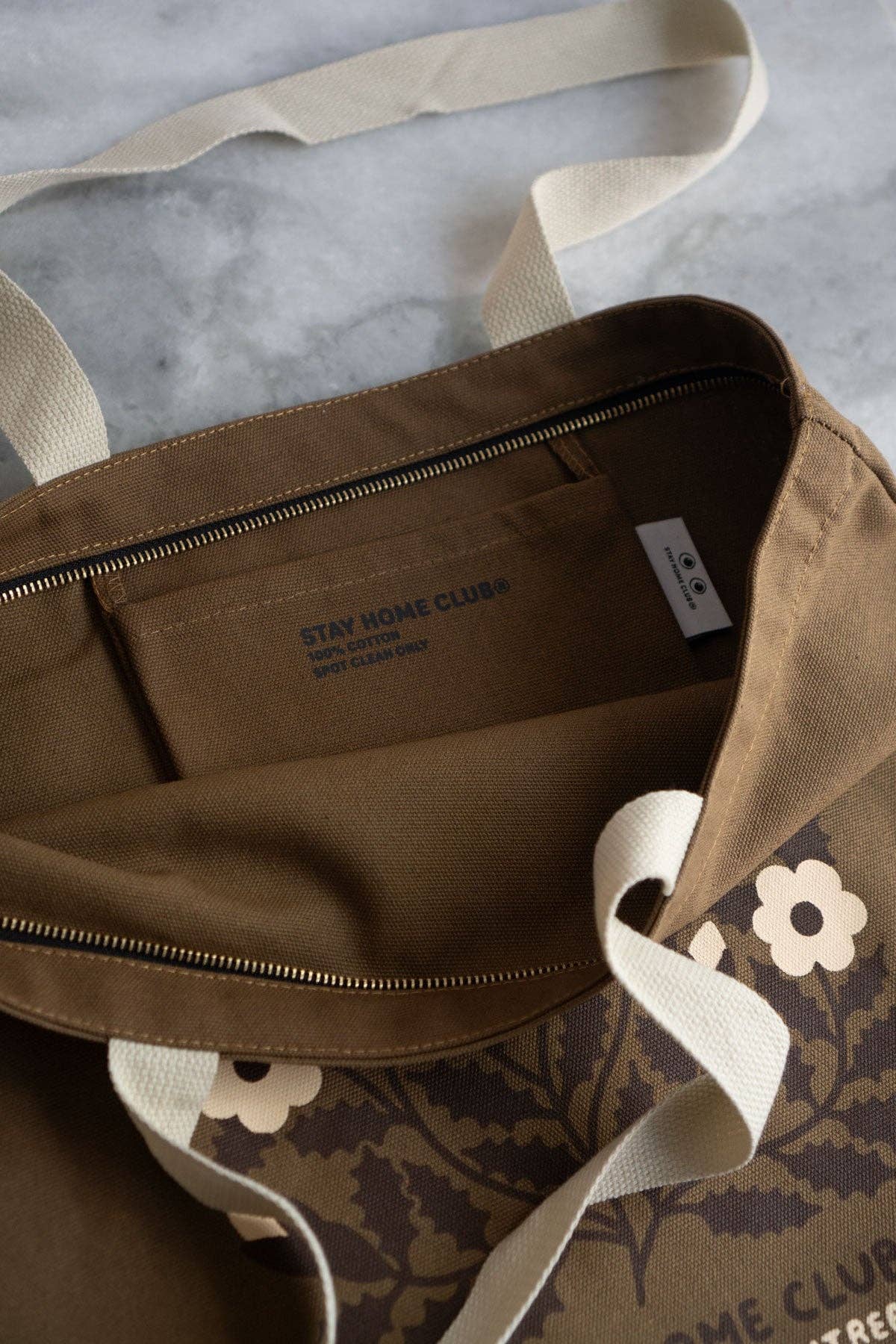 Blooms 1858 Big Zip Tote (Biscuit)