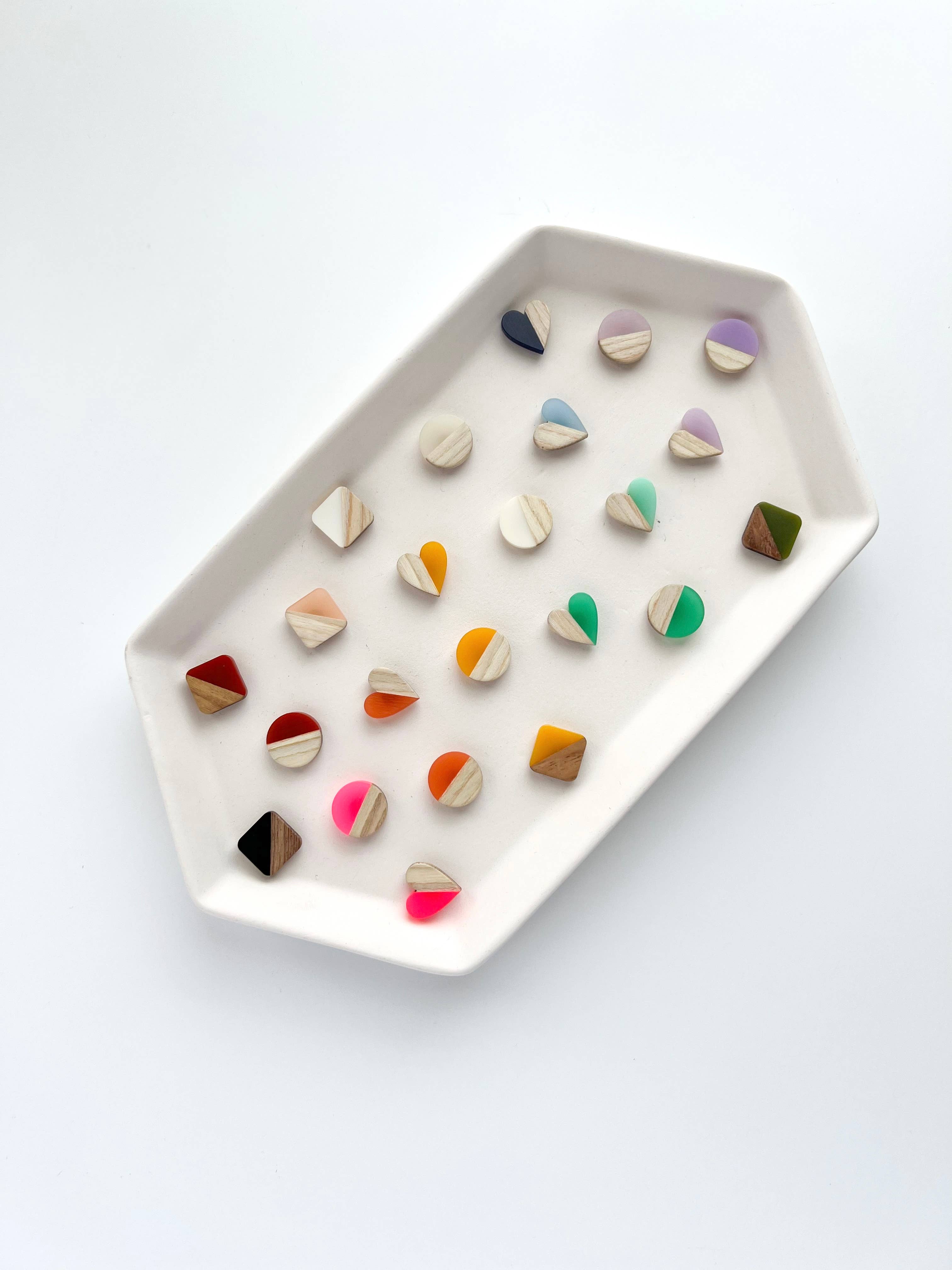 Circle magnetic needle minder, needle magnet