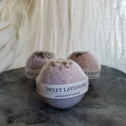 Gnat & Bee Sweet Lavender | Natural Bath Bomb