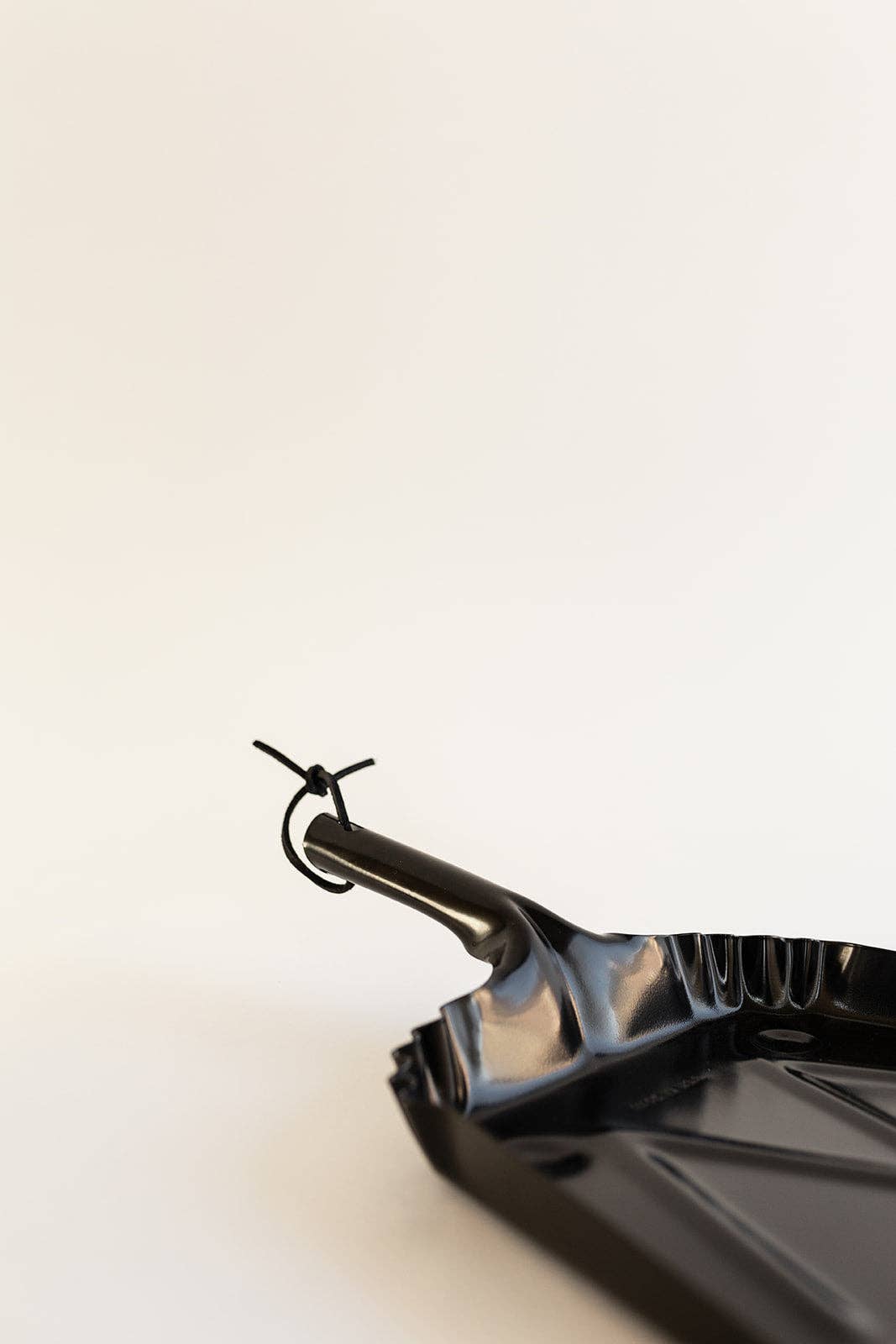 The Farmhouse Dustpan