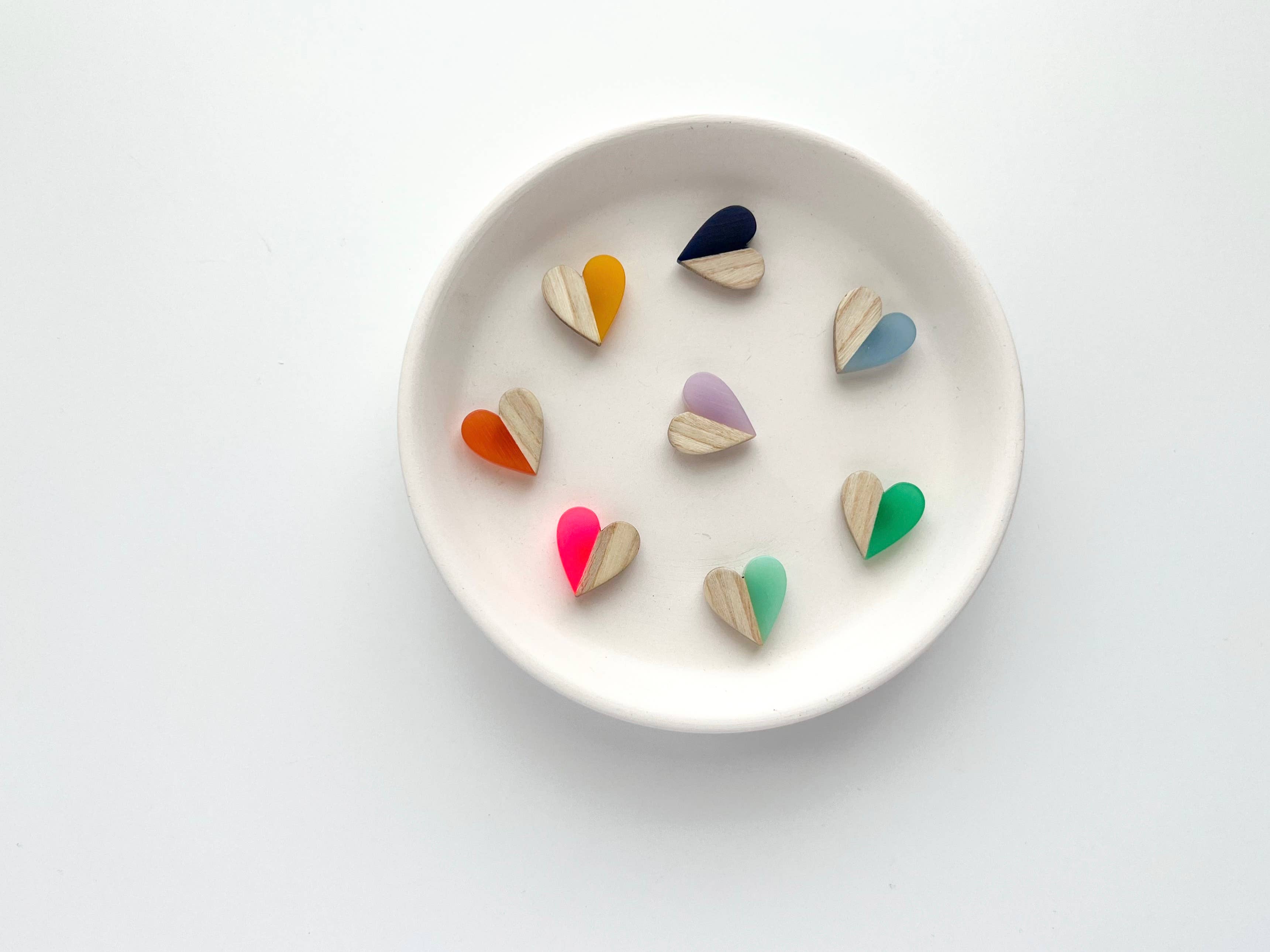 Heart magnetic needle minder, needle magnet