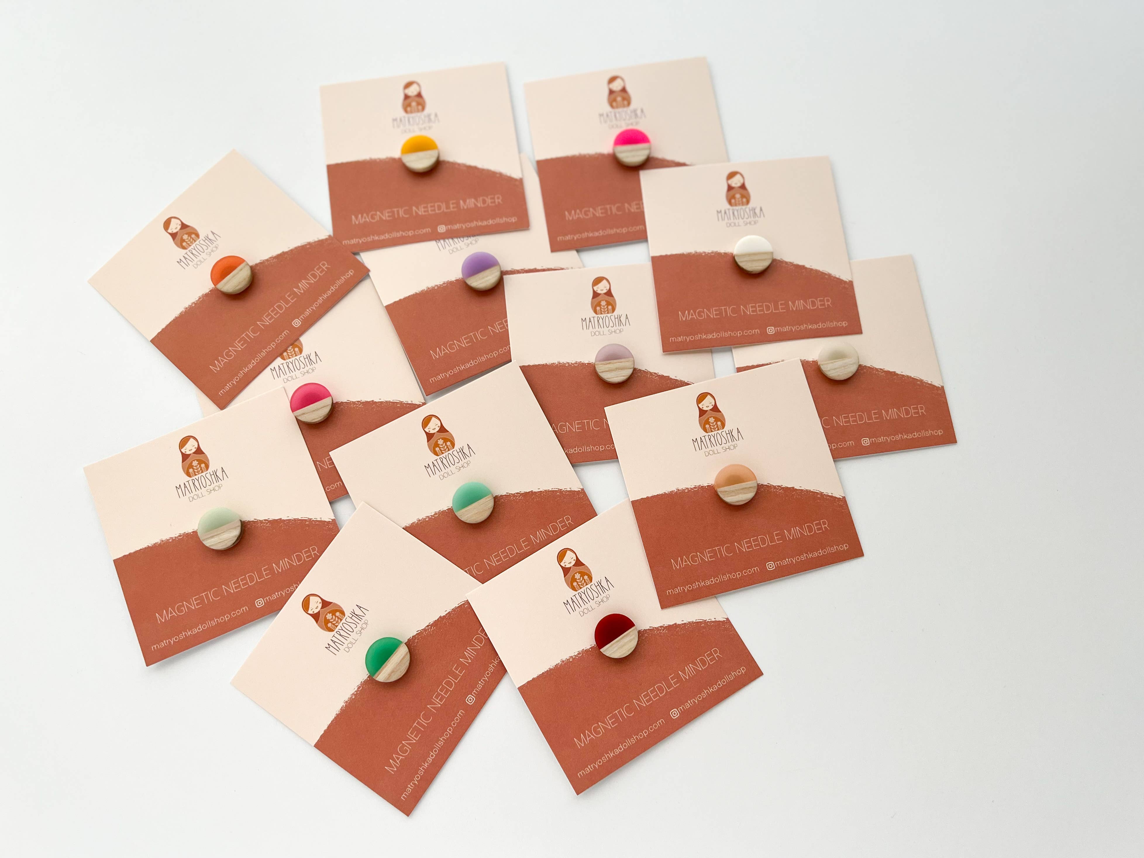 Circle magnetic needle minder, needle magnet