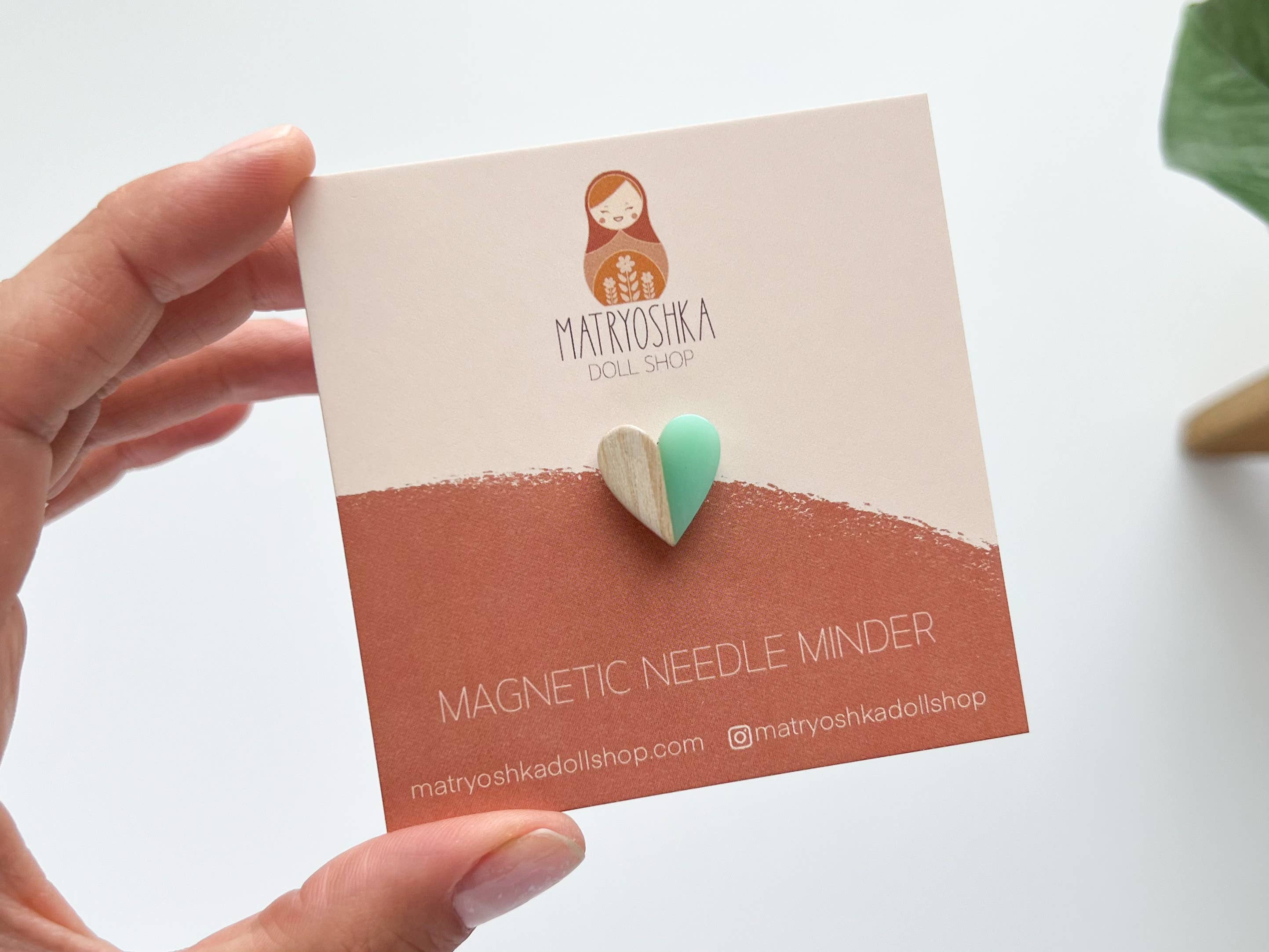 Heart magnetic needle minder, needle magnet