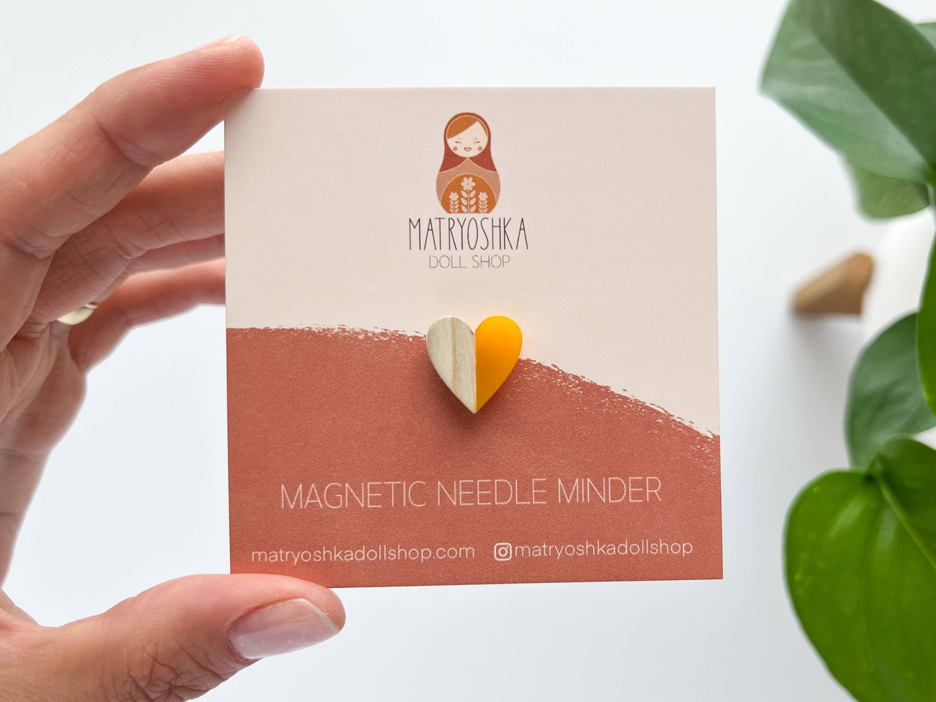 Heart magnetic needle minder, needle magnet