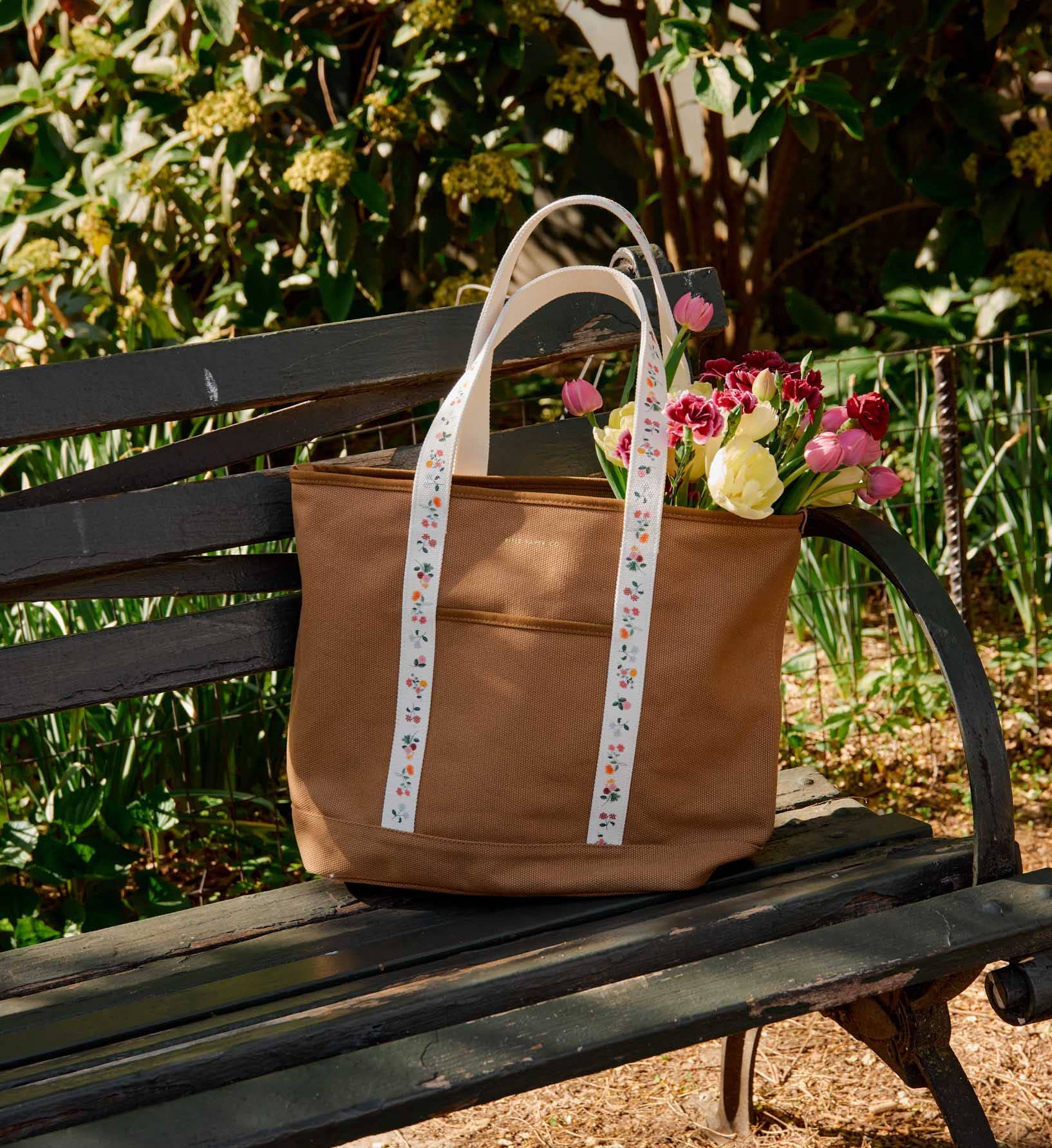 Ditsy Dahlia Canvas Carry All