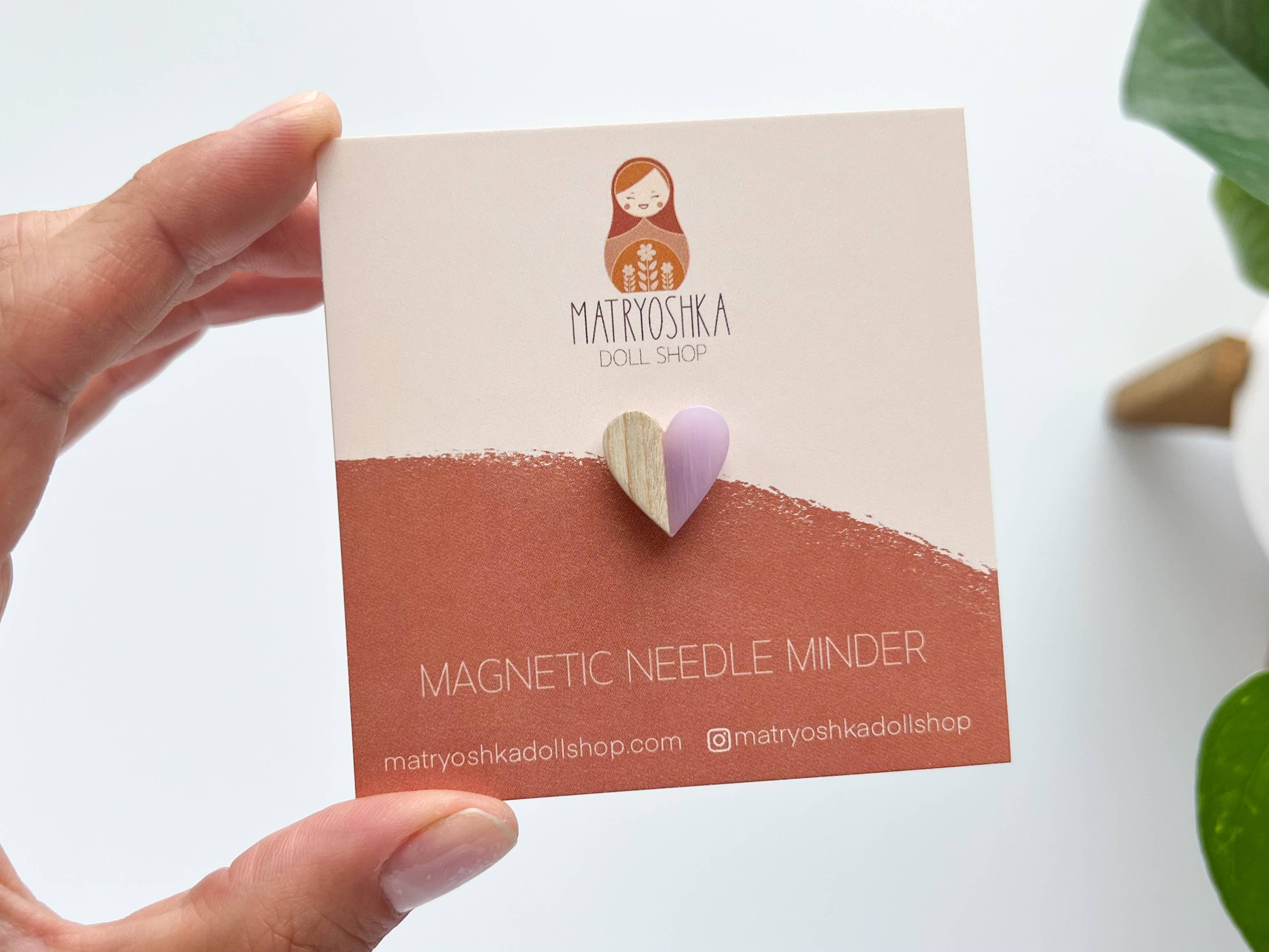 Heart magnetic needle minder, needle magnet