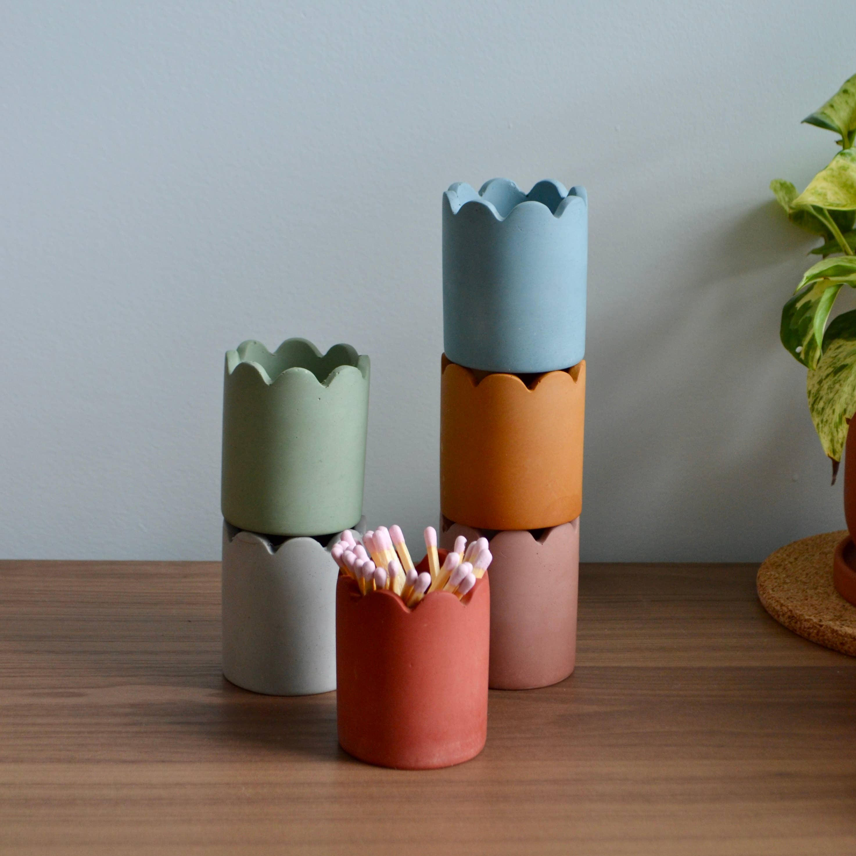 Scallop Match Pot with Match Striker