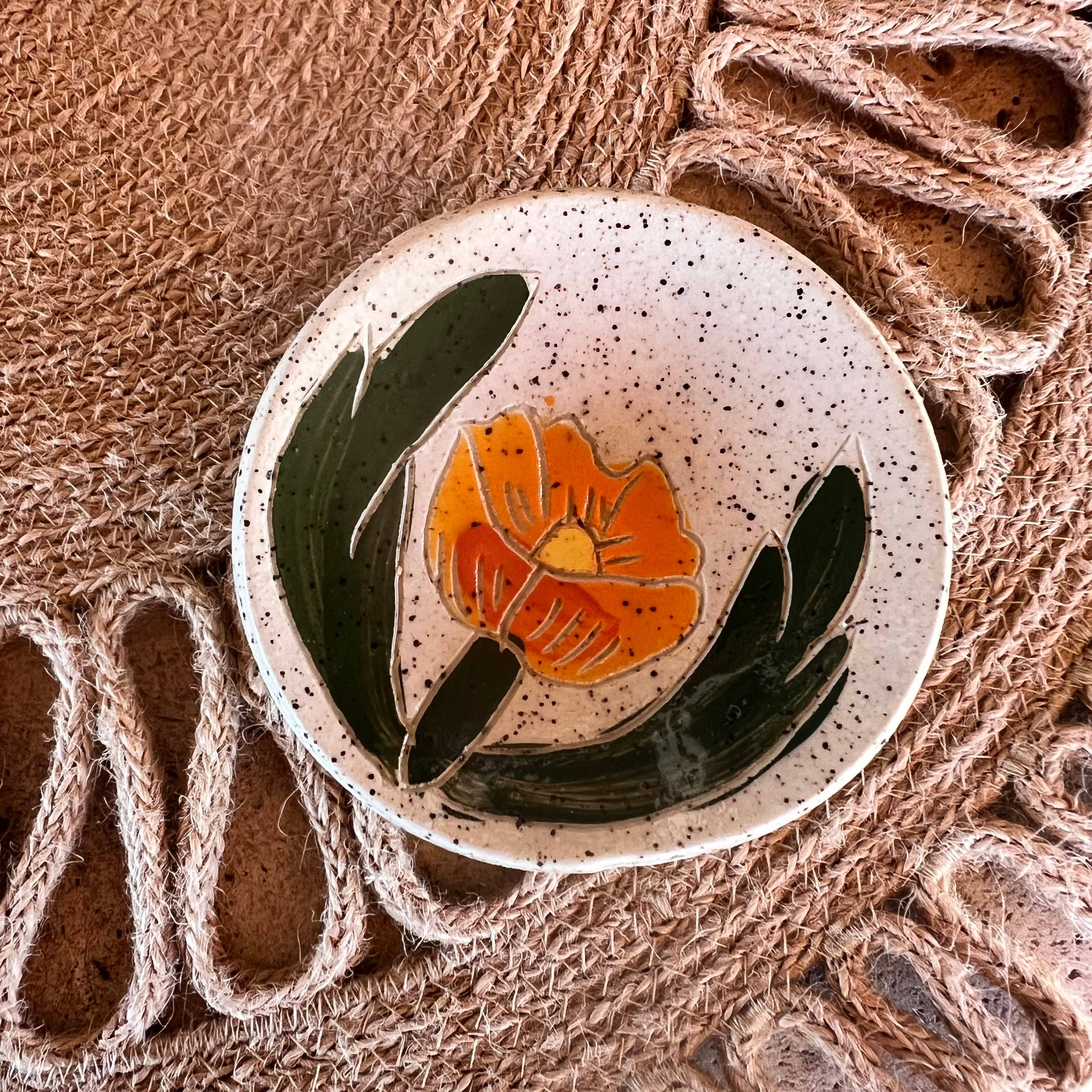 Globe Mallow Sgraffito Tea Rest 3" dish
