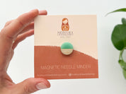 Circle magnetic needle minder, needle magnet