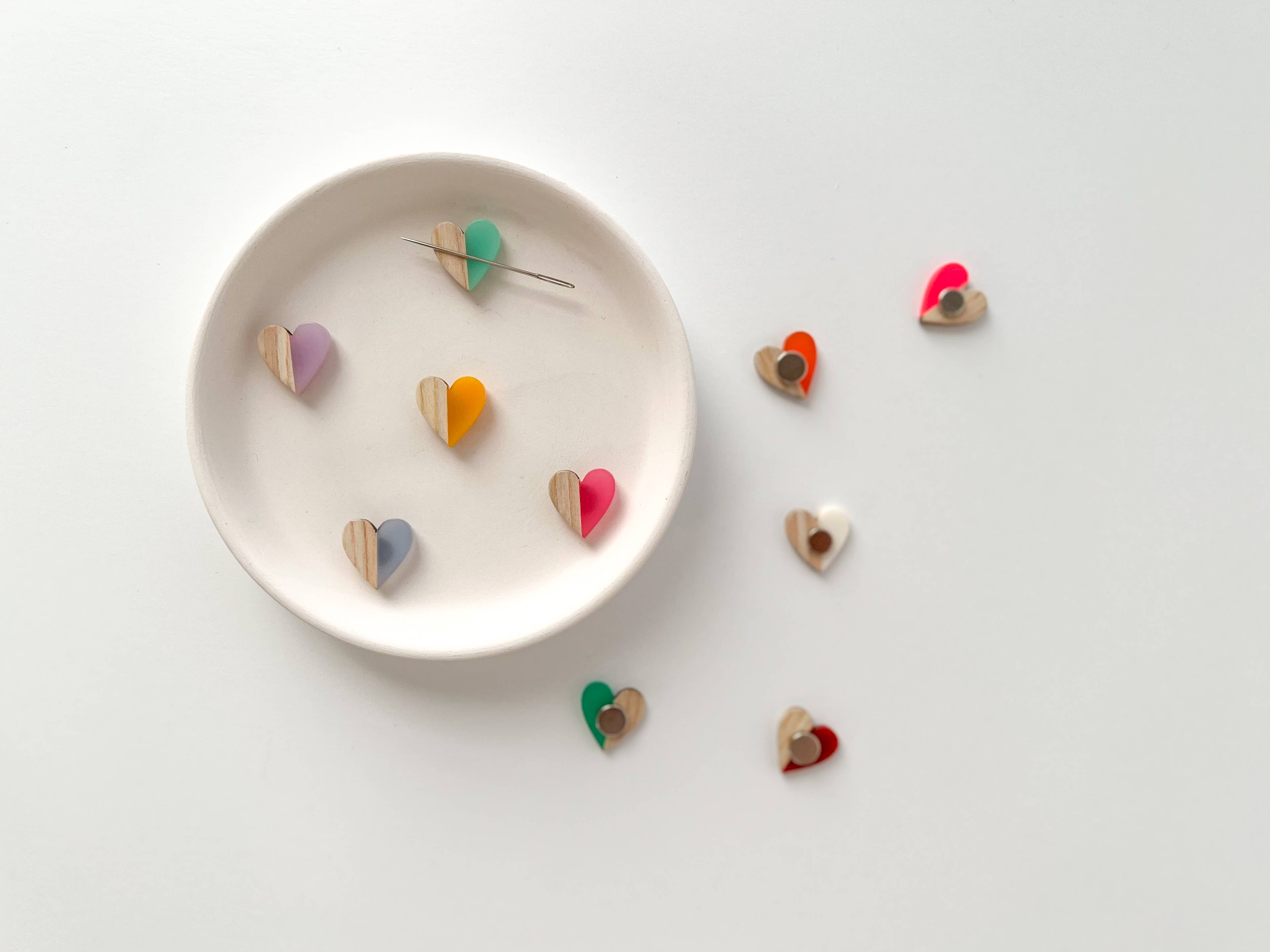 Heart magnetic needle minder, needle magnet