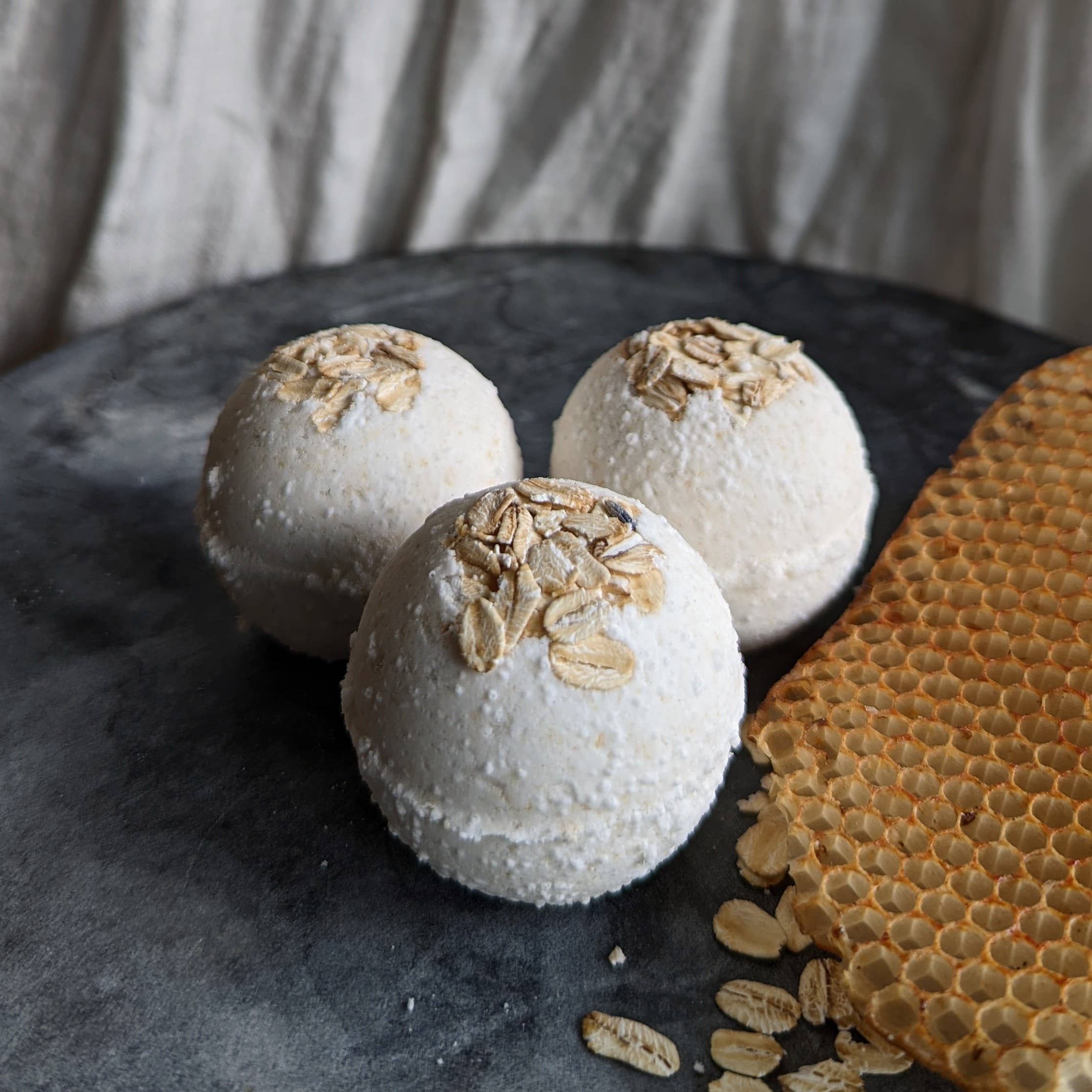 Gnat & Bee Oat and Honey | Natural Bath Bomb